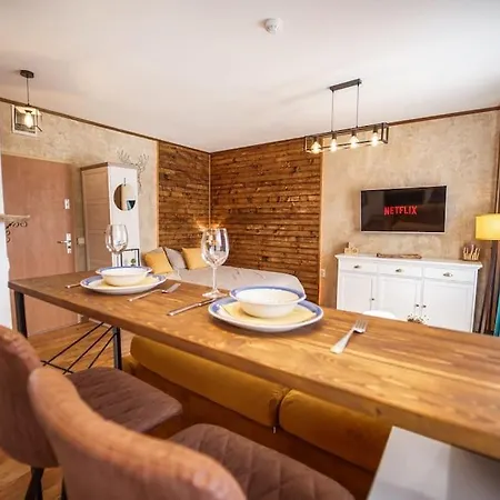 Mountain - In And Out - Free Apartment