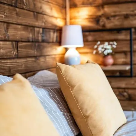 Apartment Mountain - In And Out - Free